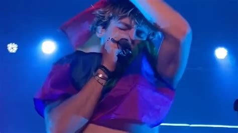 ross lynch sexuality|Ross Lynch Waves Pride Flag On Stage .